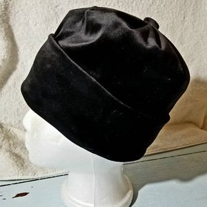 Black velvet and satiny beanie hat with button